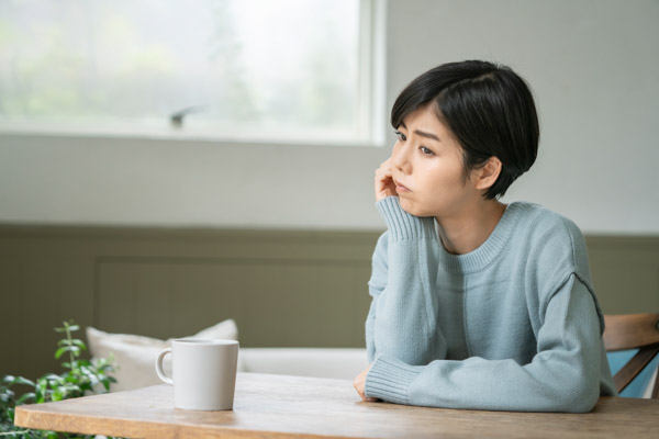 人間関係に悩んでいる女性